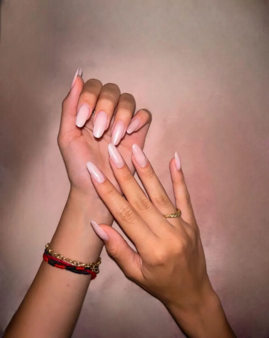 Manicure nude elegante