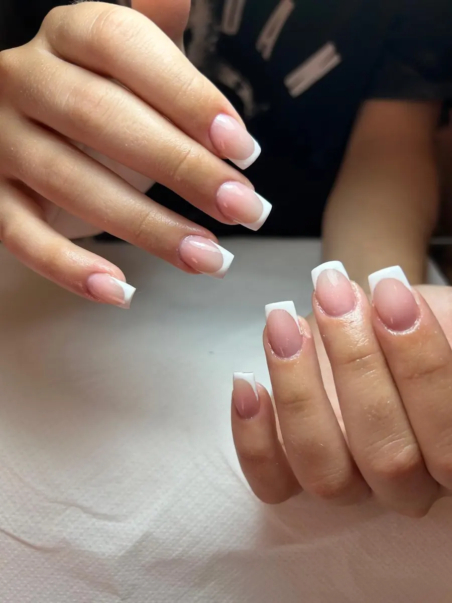 French manicure elegante