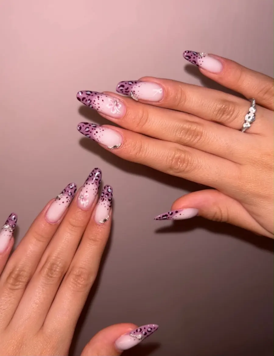 Nail art lilla decorata